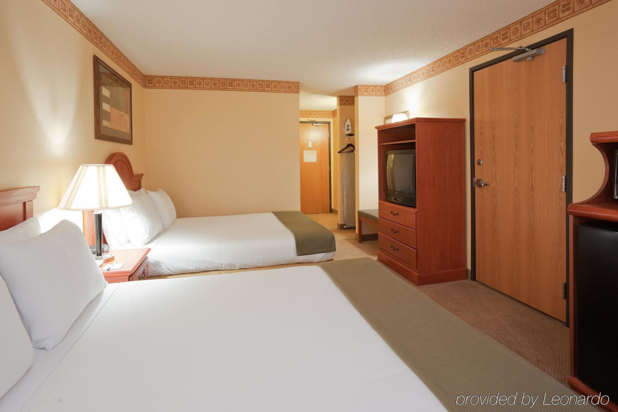 Holiday Inn Express Hotel & Suites Livermore By Ihg Room photo