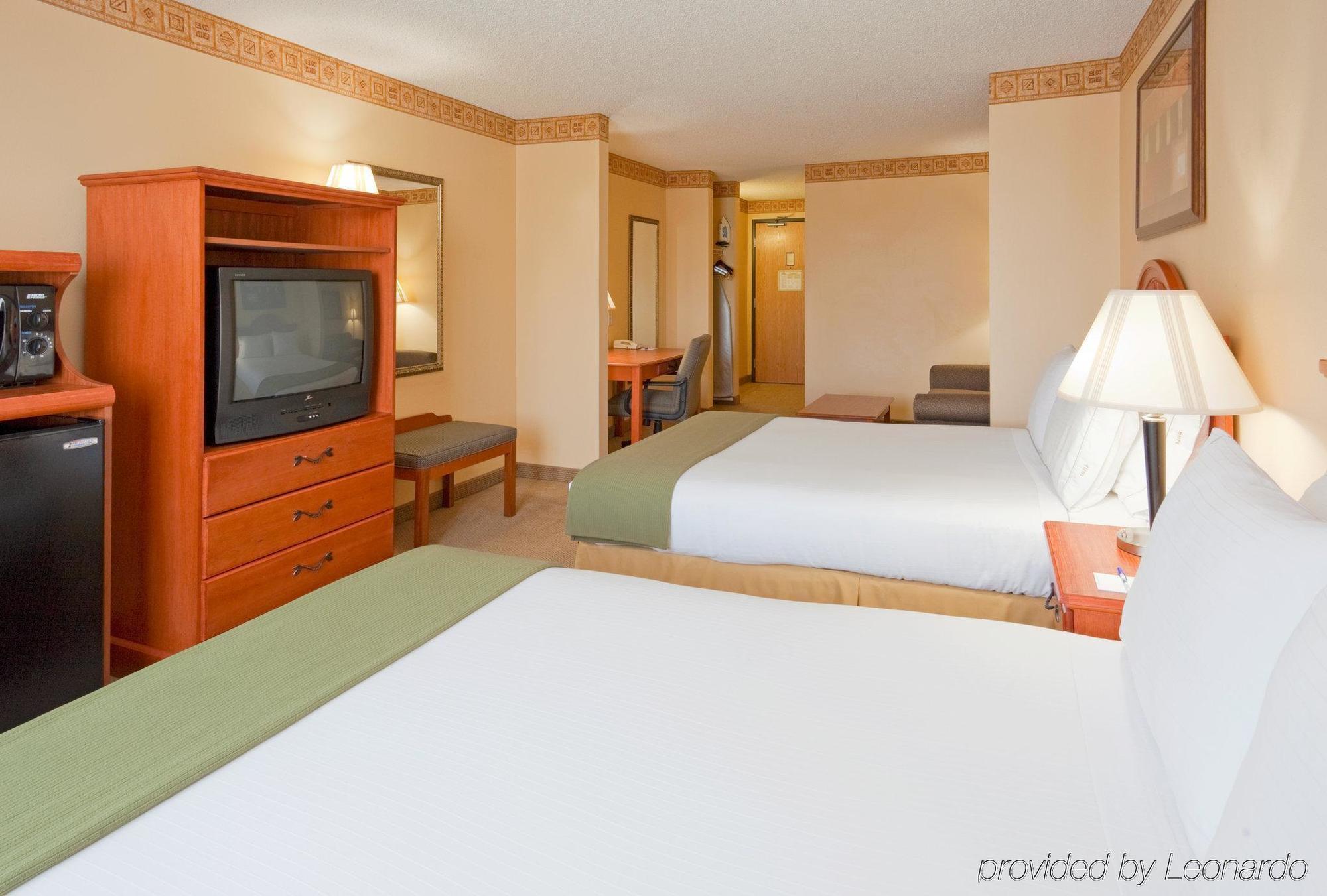 Holiday Inn Express Hotel & Suites Livermore By Ihg Room photo