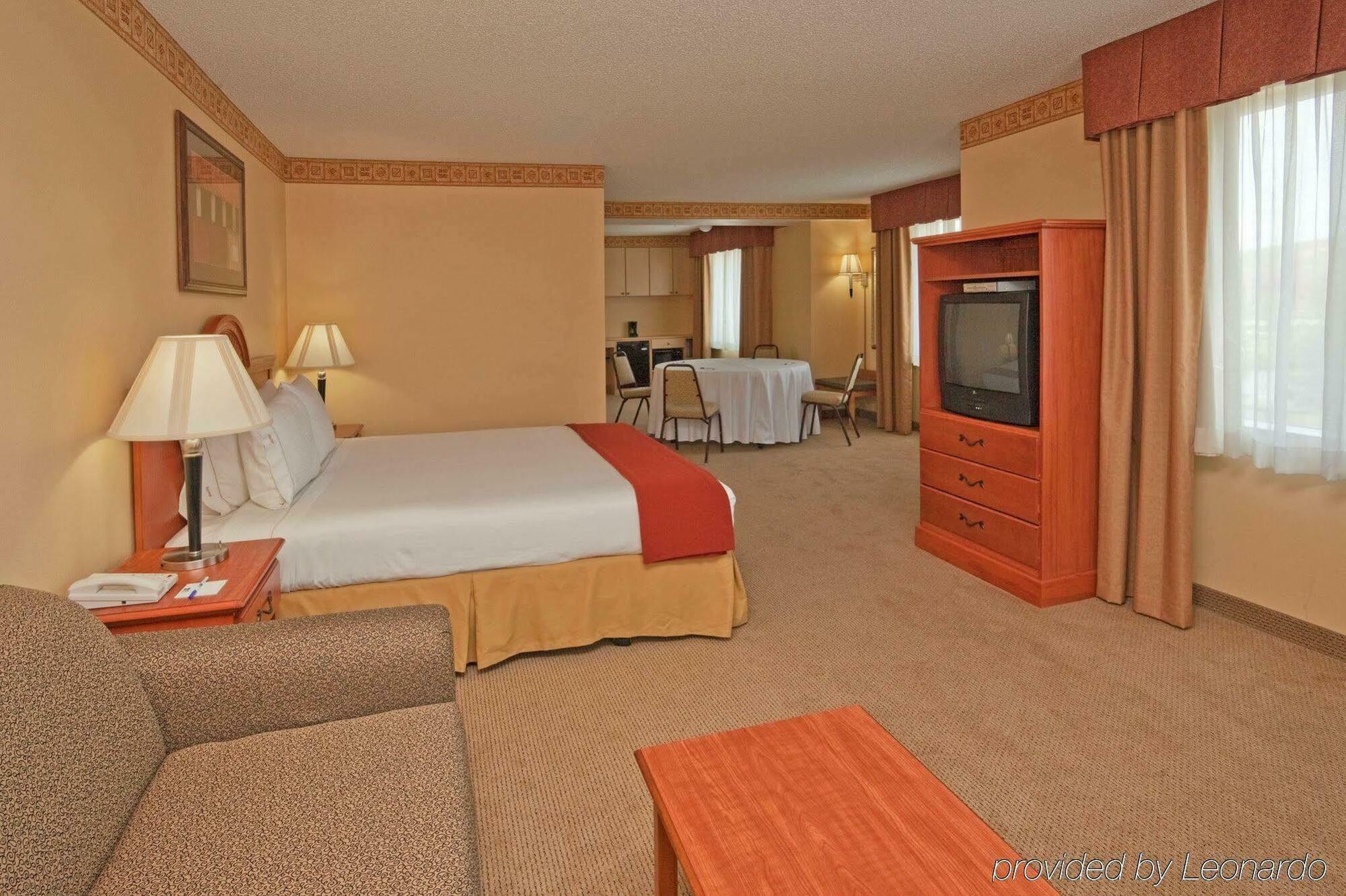 Holiday Inn Express Hotel & Suites Livermore By Ihg Room photo